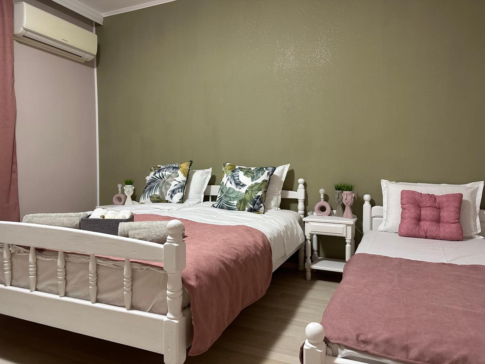 נסבר Guest House “Poli” מראה חיצוני תמונה